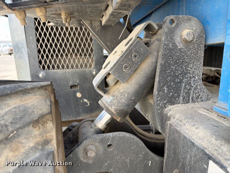 image for item YA4925 2015 Genie GS2669 RT scissor lift