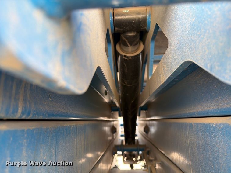 image for item YA4925 2015 Genie GS2669 RT scissor lift