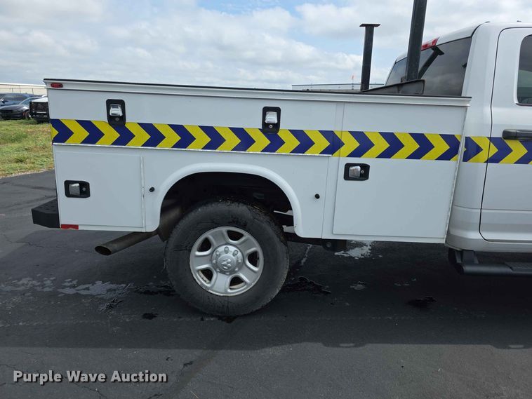 image for item DQ4535 2017 Dodge RAM 2500HD Crew Cab utility bed pickup truck