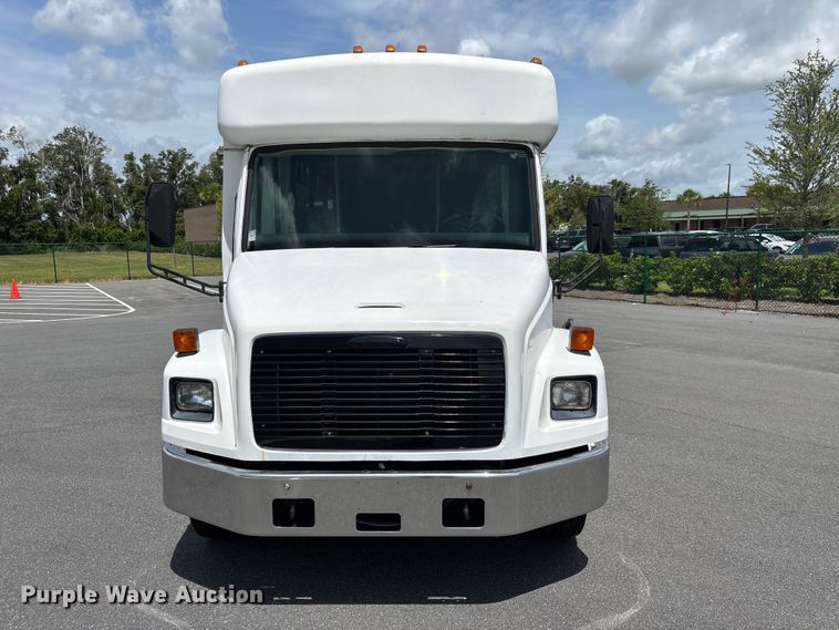 image for item DU6415 2002 Champion shuttle bus