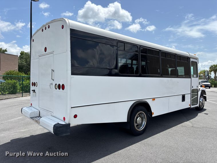 image for item DU6415 2002 Champion shuttle bus