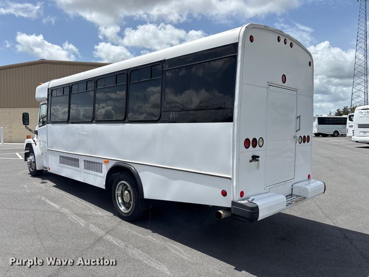 image for item DU6415 2002 Champion shuttle bus