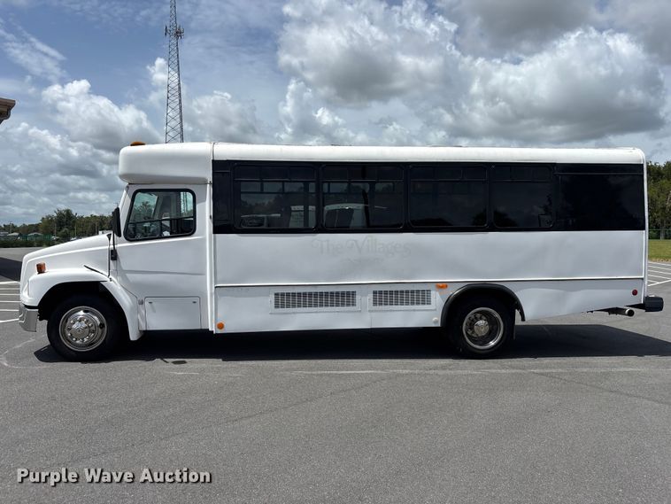 image for item DU6415 2002 Champion shuttle bus