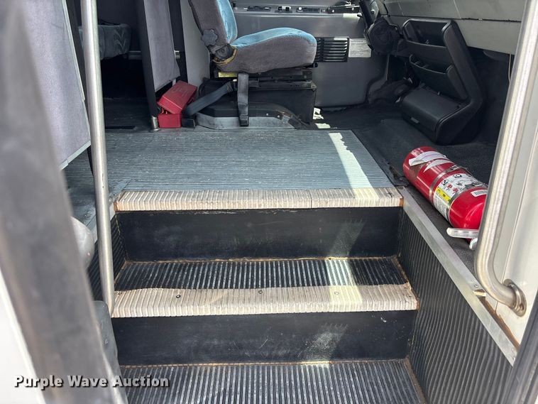 image for item DU6415 2002 Champion shuttle bus