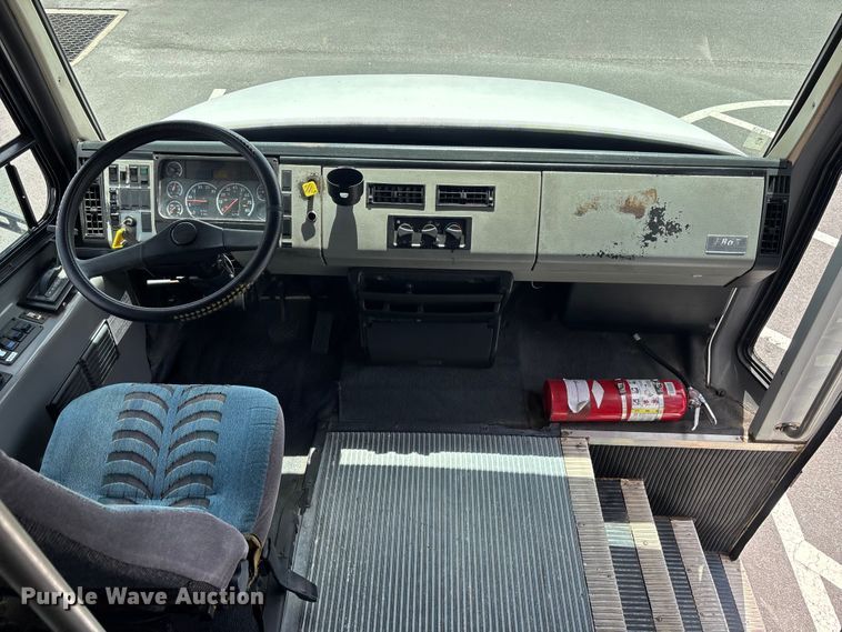 image for item DU6415 2002 Champion shuttle bus