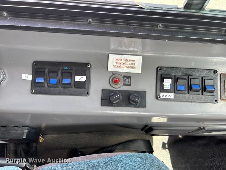 image for item DU6415 2002 Champion shuttle bus