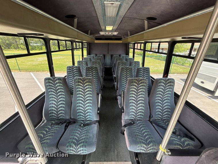 image for item DU6415 2002 Champion shuttle bus