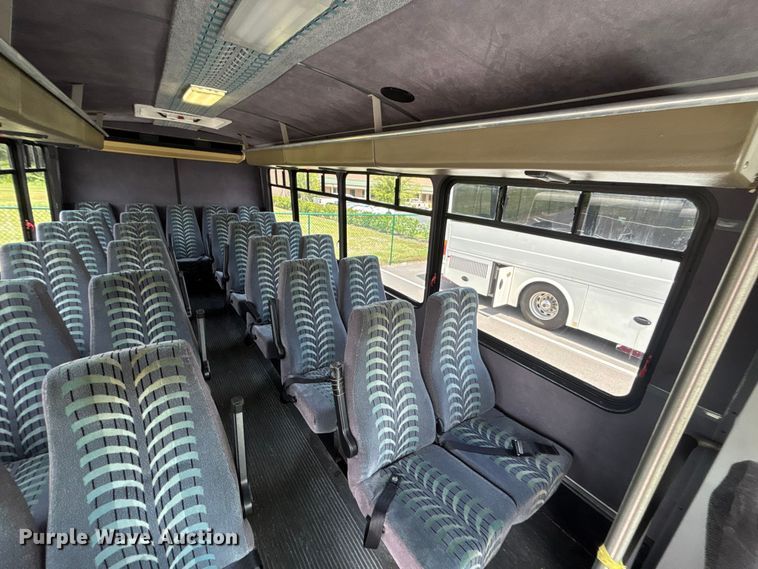 image for item DU6415 2002 Champion shuttle bus