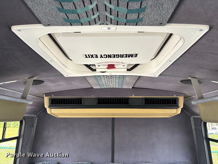 image for item DU6415 2002 Champion shuttle bus