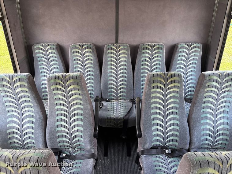 image for item DU6415 2002 Champion shuttle bus