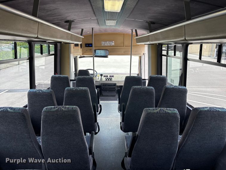 image for item DU6415 2002 Champion shuttle bus