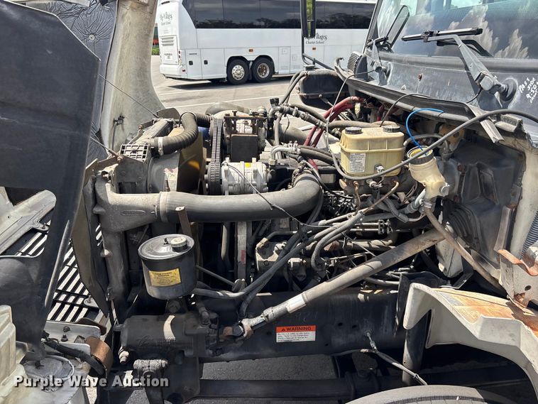 image for item DU6415 2002 Champion shuttle bus