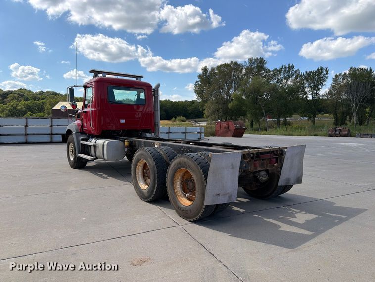 image for item DV2063 2015 Mack GU813 truck cab and chassis