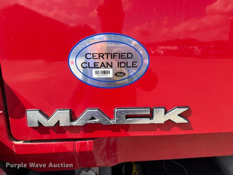 image for item DV2063 2015 Mack GU813 truck cab and chassis