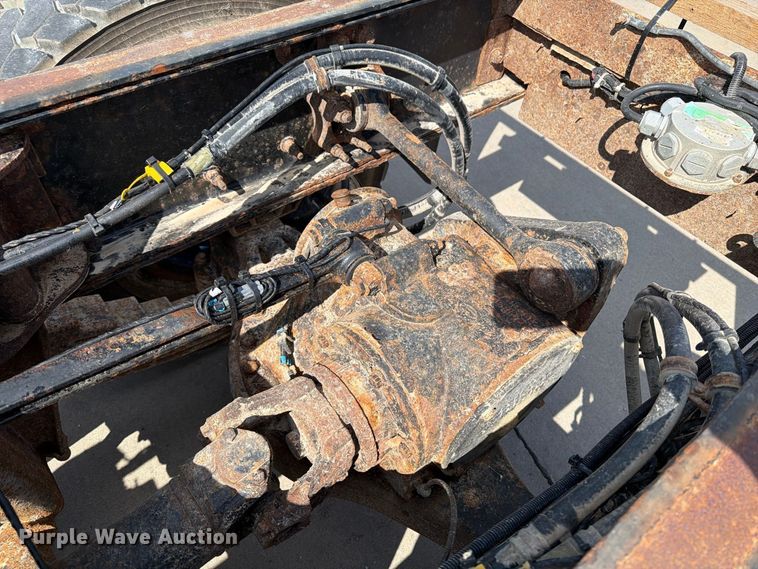 image for item DV2063 2015 Mack GU813 truck cab and chassis