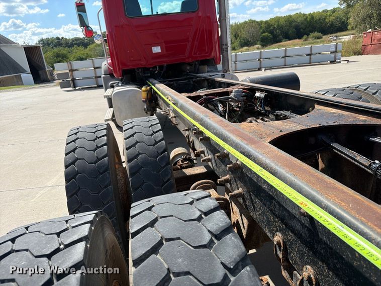 image for item DV2063 2015 Mack GU813 truck cab and chassis