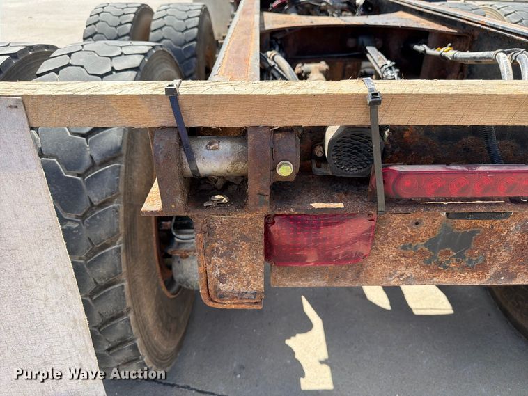 image for item DV2063 2015 Mack GU813 truck cab and chassis