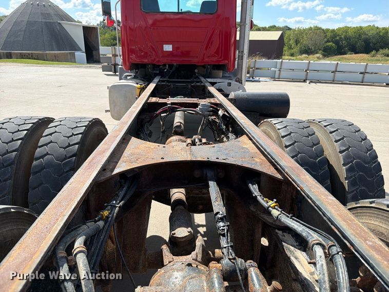 image for item DV2063 2015 Mack GU813 truck cab and chassis