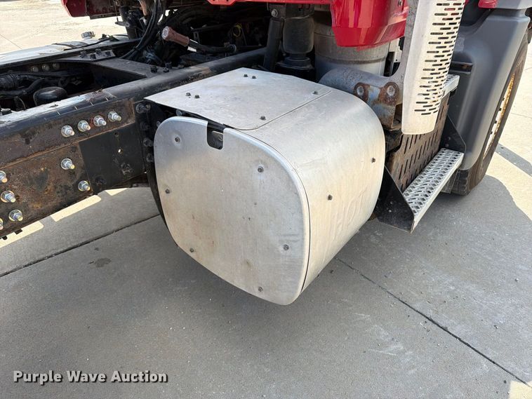 image for item DV2063 2015 Mack GU813 truck cab and chassis