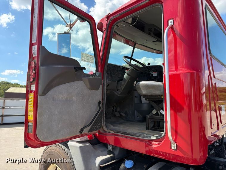 image for item DV2063 2015 Mack GU813 truck cab and chassis