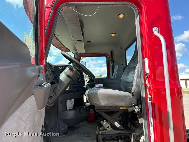 image for item DV2063 2015 Mack GU813 truck cab and chassis