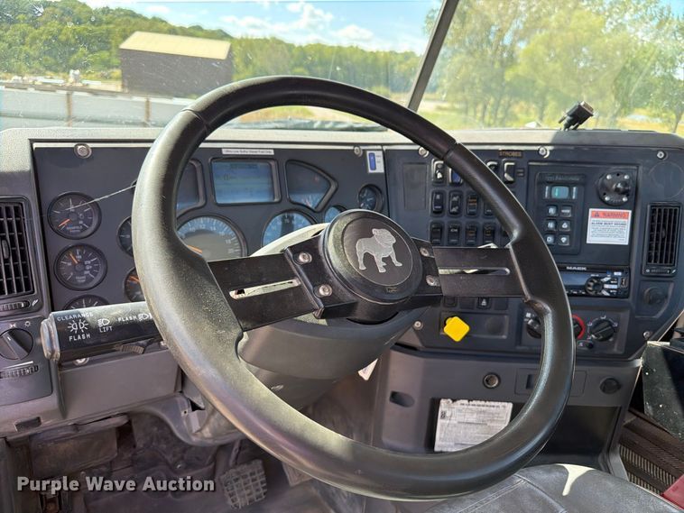 image for item DV2063 2015 Mack GU813 truck cab and chassis
