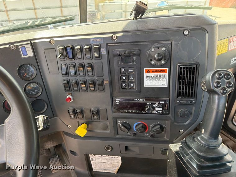 image for item DV2063 2015 Mack GU813 truck cab and chassis
