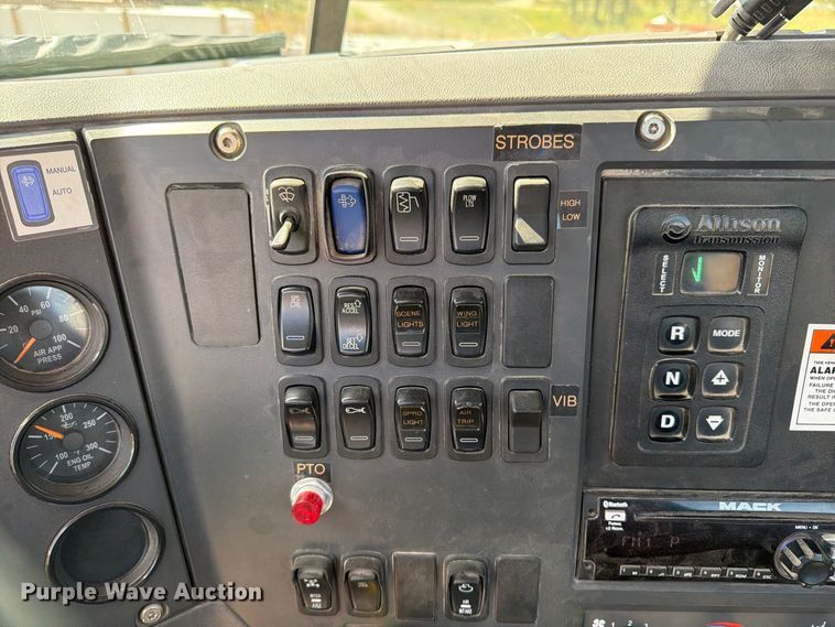image for item DV2063 2015 Mack GU813 truck cab and chassis
