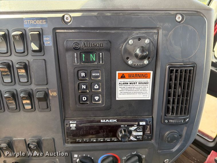 image for item DV2063 2015 Mack GU813 truck cab and chassis