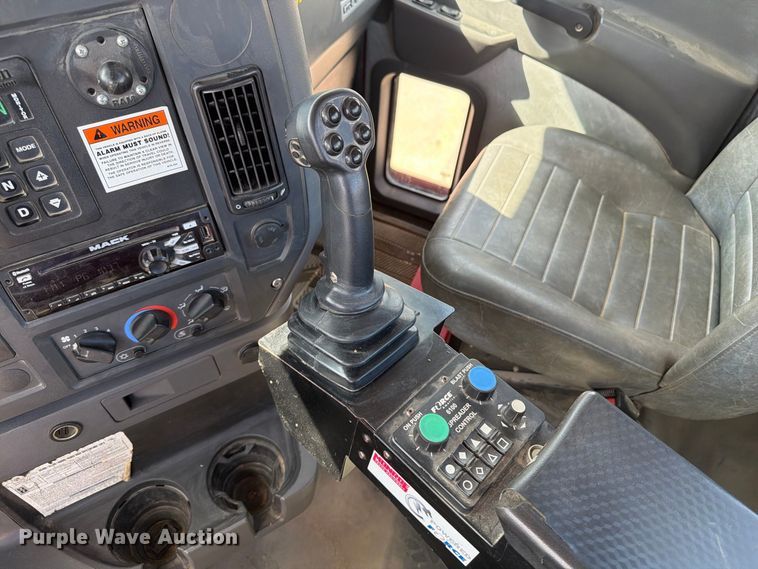 image for item DV2063 2015 Mack GU813 truck cab and chassis