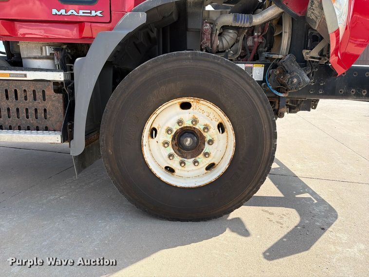 image for item DV2063 2015 Mack GU813 truck cab and chassis
