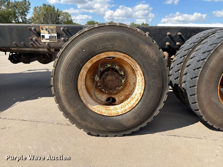 image for item DV2063 2015 Mack GU813 truck cab and chassis