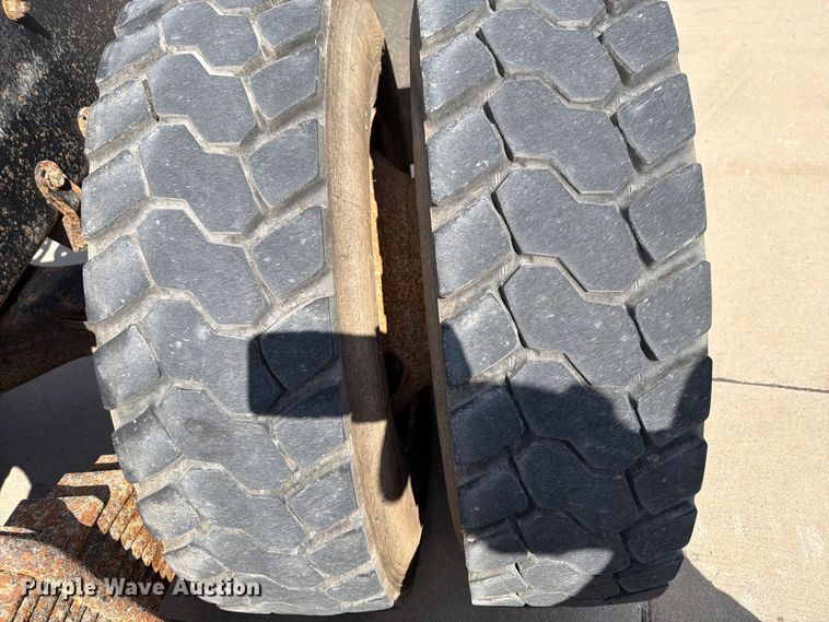 image for item DV2063 2015 Mack GU813 truck cab and chassis