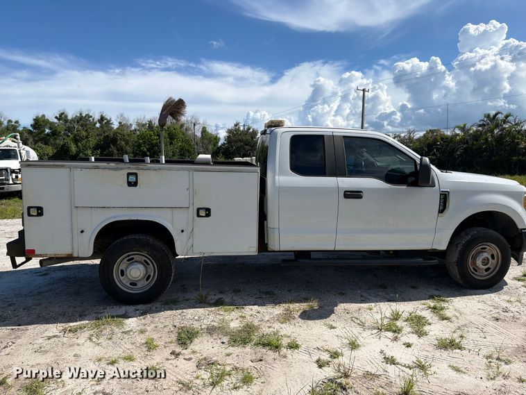 image for item DV7323 2017 Ford F250 Super Duty Ext. Cab utility bed pickup truck