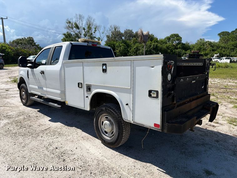 image for item DV7323 2017 Ford F250 Super Duty Ext. Cab utility bed pickup truck