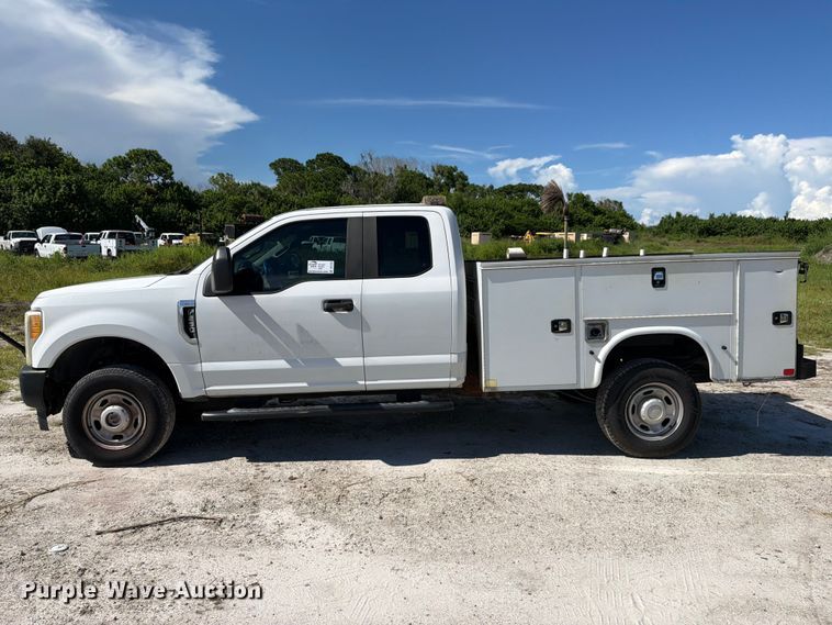 image for item DV7323 2017 Ford F250 Super Duty Ext. Cab utility bed pickup truck