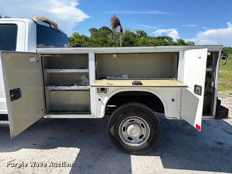 image for item DV7323 2017 Ford F250 Super Duty Ext. Cab utility bed pickup truck