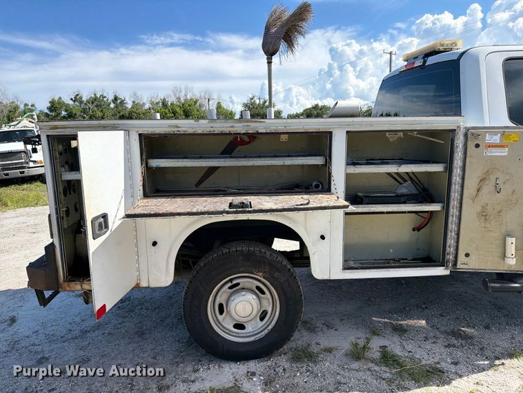image for item DV7323 2017 Ford F250 Super Duty Ext. Cab utility bed pickup truck