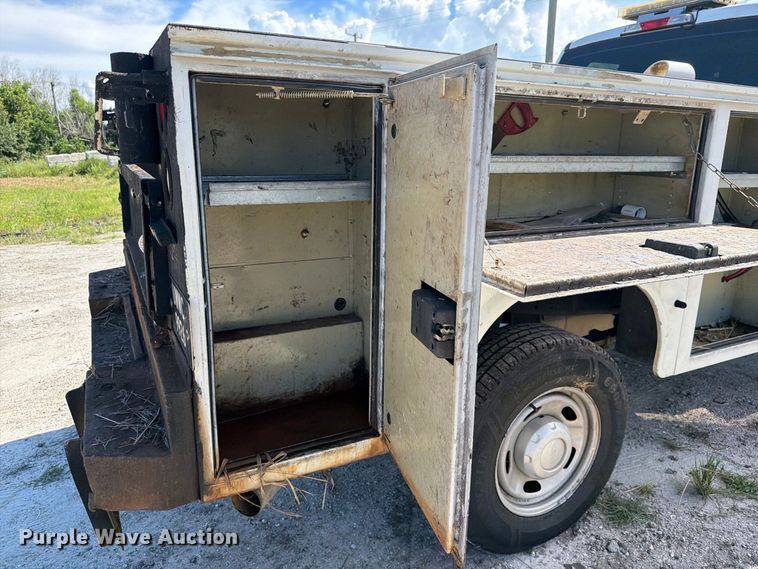 image for item DV7323 2017 Ford F250 Super Duty Ext. Cab utility bed pickup truck