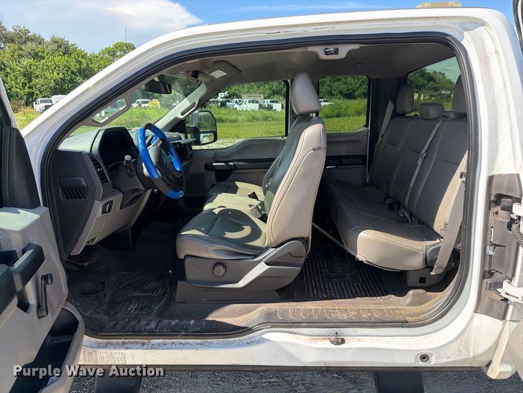 image for item DV7323 2017 Ford F250 Super Duty Ext. Cab utility bed pickup truck