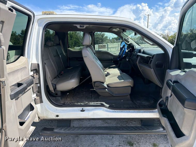 image for item DV7323 2017 Ford F250 Super Duty Ext. Cab utility bed pickup truck