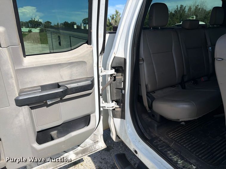 image for item DV7323 2017 Ford F250 Super Duty Ext. Cab utility bed pickup truck