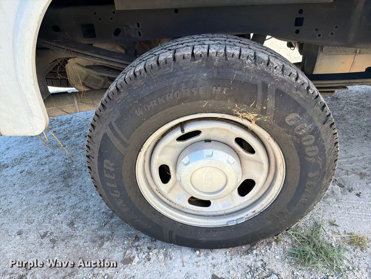 image for item DV7323 2017 Ford F250 Super Duty Ext. Cab utility bed pickup truck