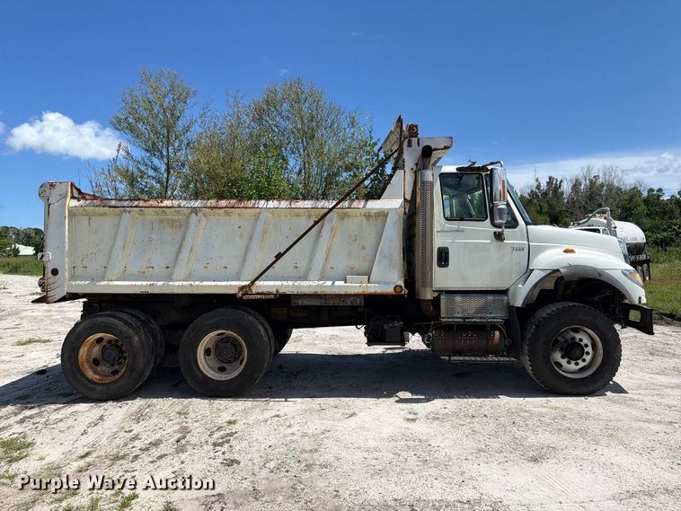 image for item DV7325 2003 International 7600 dump truck
