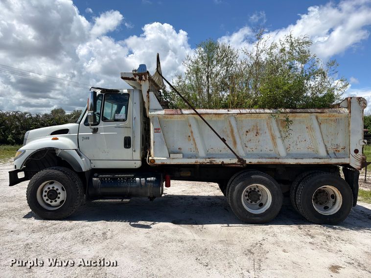 image for item DV7325 2003 International 7600 dump truck