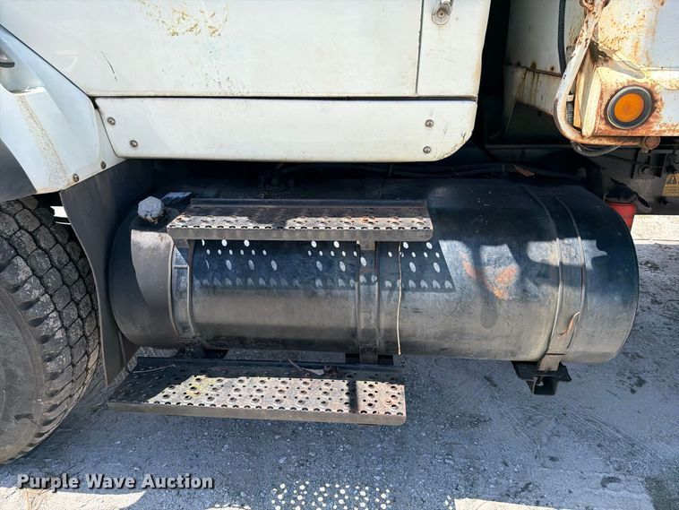 image for item DV7325 2003 International 7600 dump truck