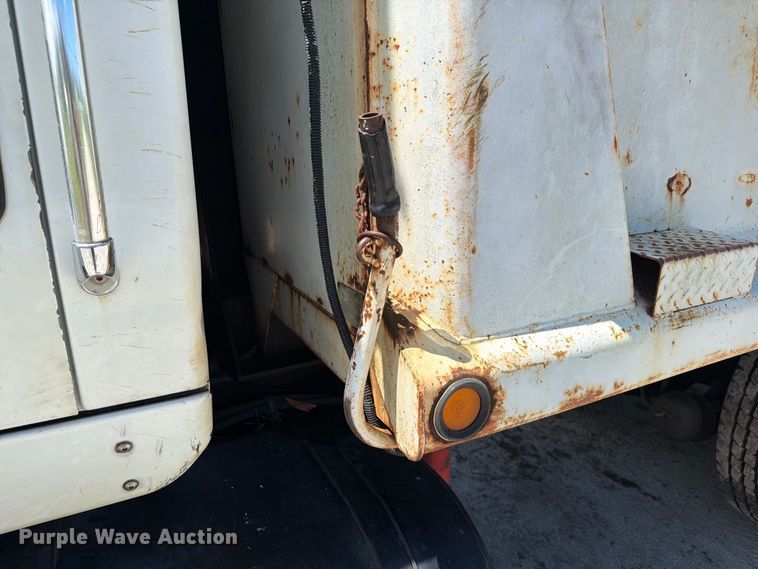 image for item DV7325 2003 International 7600 dump truck