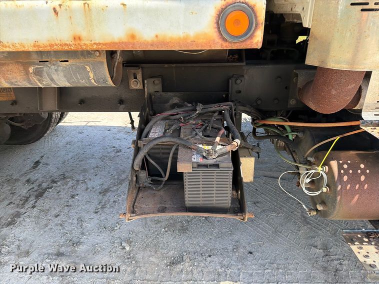 image for item DV7325 2003 International 7600 dump truck