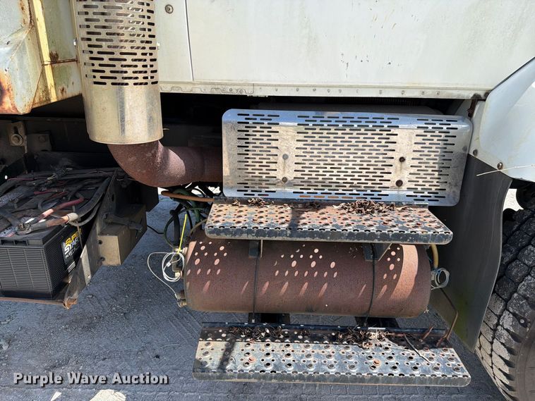 image for item DV7325 2003 International 7600 dump truck