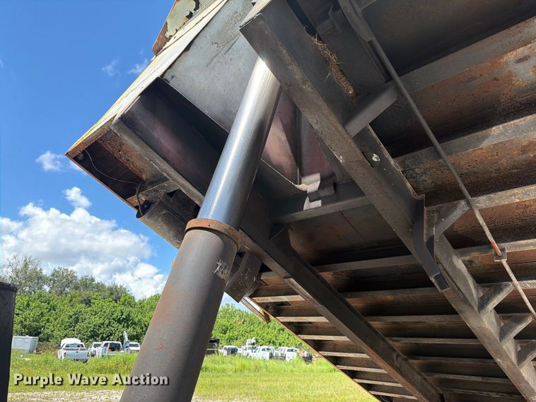 image for item DV7325 2003 International 7600 dump truck